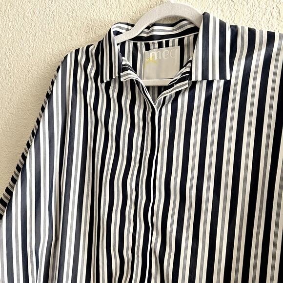 MEG SHOPS Women's M Asymmetrical Hem Striped Button Front Collar Workwear Shirt - Picture 2 of 5